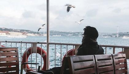 爱游戏下载_ 不同类型电竞赛事的特色与观众群体分析，电竞游戏比赛策划方案