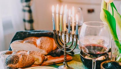 青训机构建立家校合作机制强化学生自律管理，建立健全家校合作机制